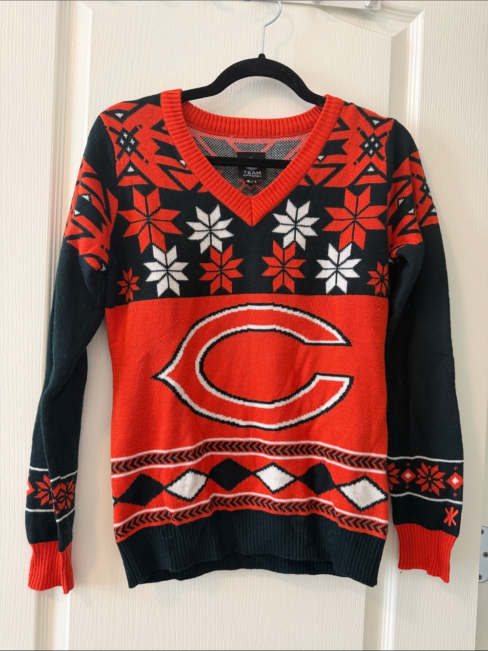 Chicago Bears Red & Black V-Neck Holiday Sweater - Women's